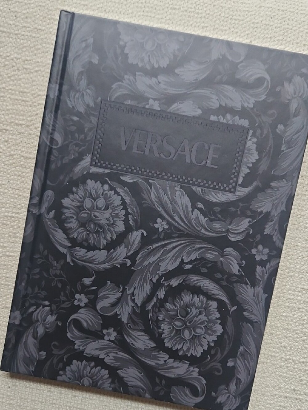 VERSACE JOURNAL - Picture 3 of 15